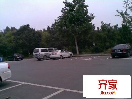 华典家园外景图停车位