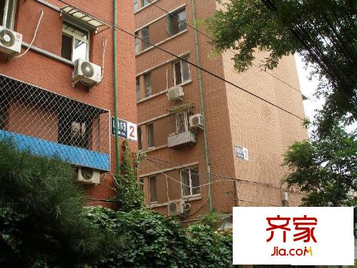 建功東里