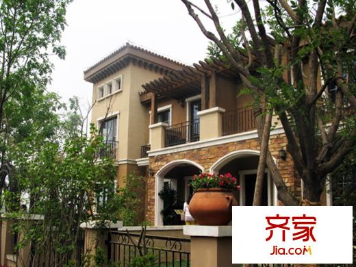 八達(dá)嶺孔雀城樓體側(cè)面2013.5.10