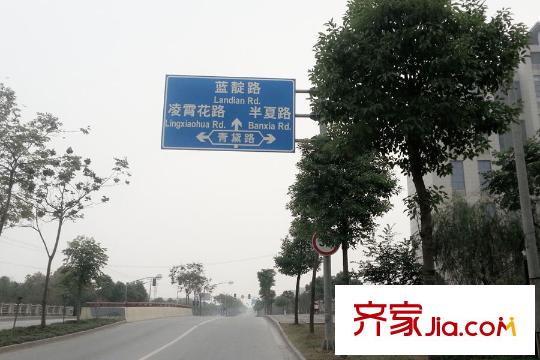 保利艾廬周邊道路藍(lán)靛路指示牌