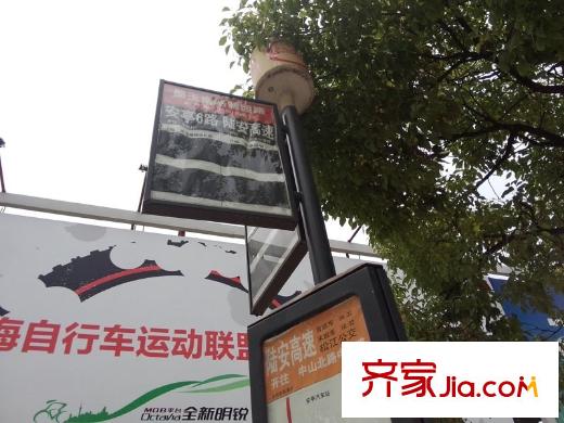 绿地海域苏河源公交车