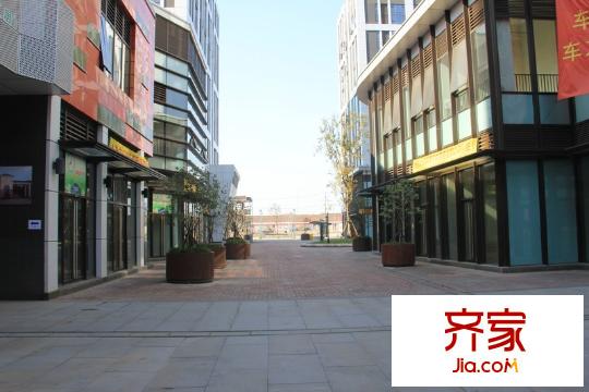绿地北郊广场实景图(2012.10)
