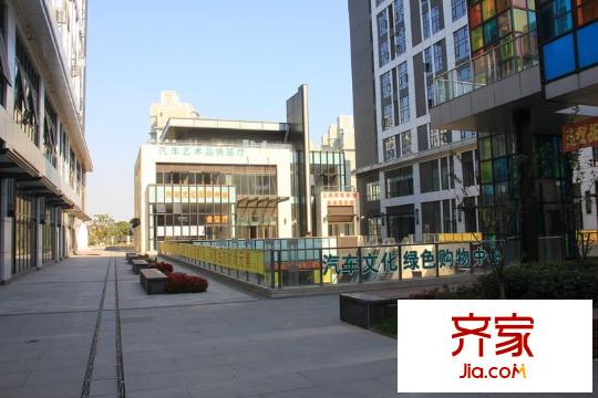 绿地北郊广场实景图(2012.10)