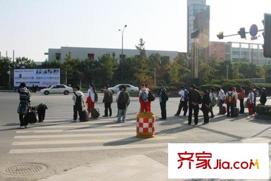 東立光華杏林配套圖向南約50米樹德中學(xué)