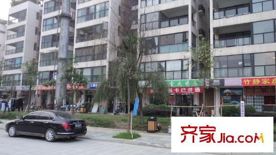 檀香花園對面30米雜貨店