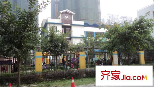 檀香花園東側(cè)20米的幼兒園
