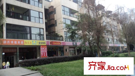檀香花園對面30米小賣部