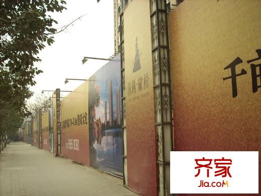 保利東方中心圍墻實景（2013-1）