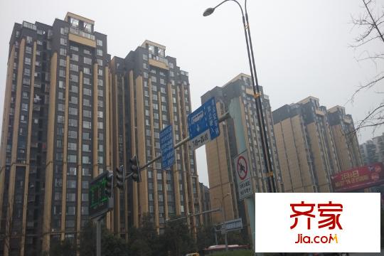 陽城心靈家園馬路邊樓棟實(shí)景（2015-3）
