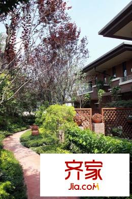 遠(yuǎn)大林語城別墅1期園區(qū)(2012.03)