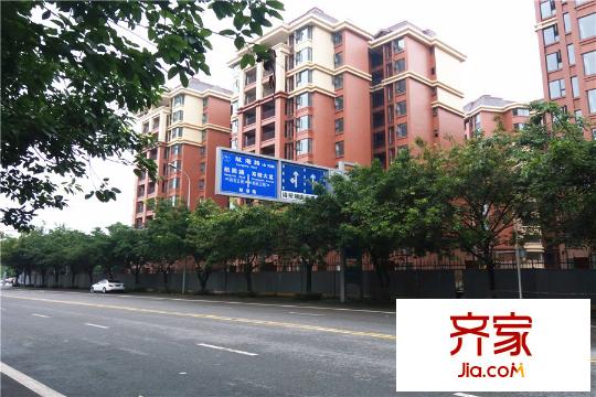 川網(wǎng)國(guó)際花園一期項(xiàng)目側(cè)面實(shí)景（2015.09.10）