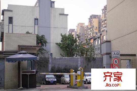 彩疊園小區(qū)門口實(shí)景2015-3-19