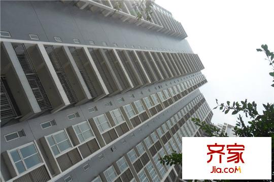 潤弘麗都小區(qū)現房仰拍實景 （2015-3-30）