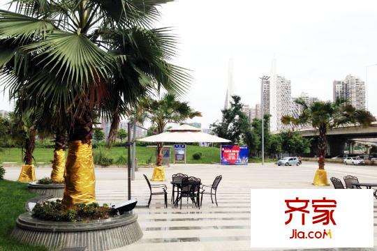 瑞升橡樹(shù)林華府售樓部外休息區(qū)域（2015-12-7）