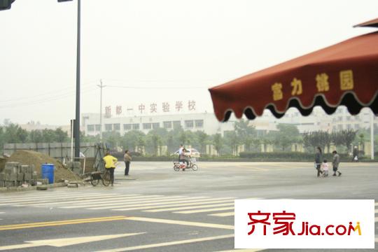 富力桃園周邊對面50米的新都實驗中學(xué)
