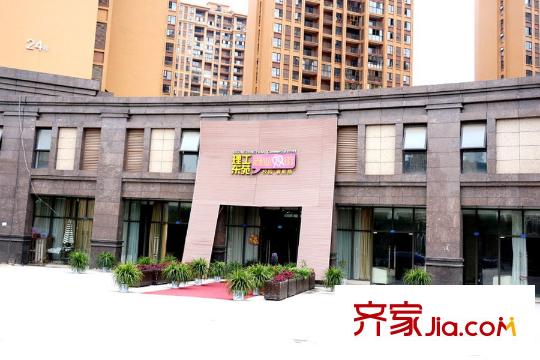綠地之窗附近商業(yè)街