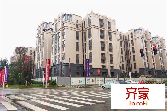 華騰舒云居項(xiàng)目正面實(shí)景（2015.09.10）