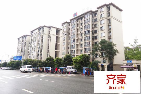 九龍倉(cāng)時(shí)代小鎮(zhèn)項(xiàng)目實(shí)景（2015.09.10）