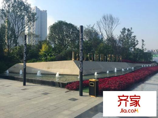 藍(lán)潤光華春天售樓部外實(shí)景2015.12.2