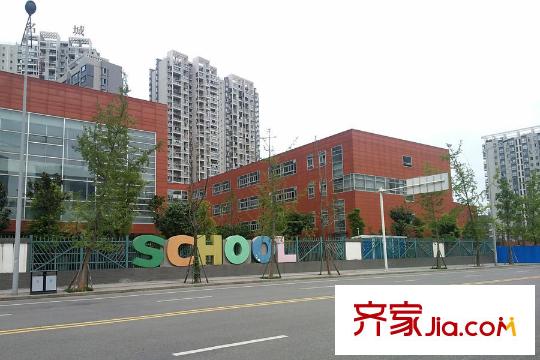 成都ICC凱旋門項目旁成師附小