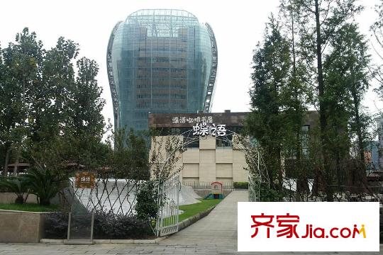 成都ICC凱旋門項目旁咖啡館