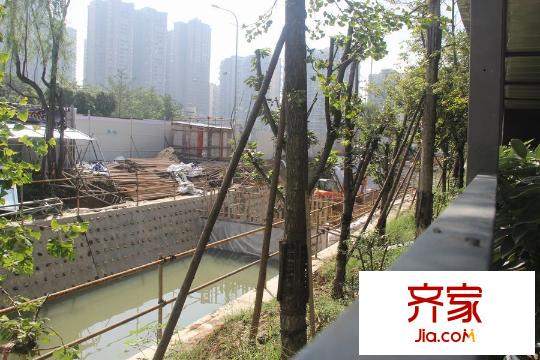 嘉祥瑞庭南城售樓處道路（2015.10）