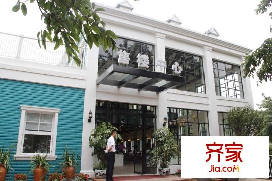 郫縣百倫廣場售樓部外部實景（2015.6.17）