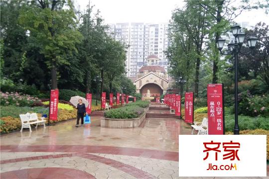 藍光圣菲悅城售樓部正面（2015.10.10）