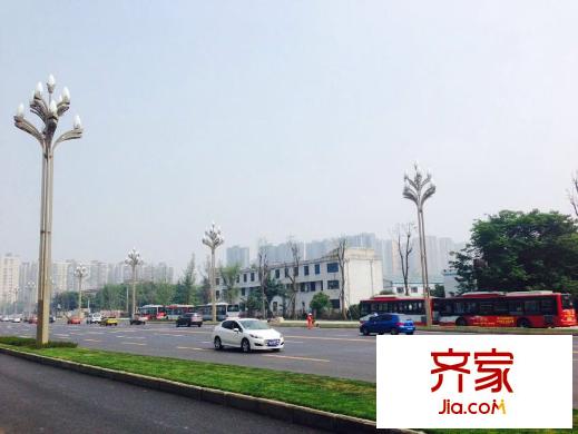 鼎犀名城項目現(xiàn)場道路實景（2015.6）