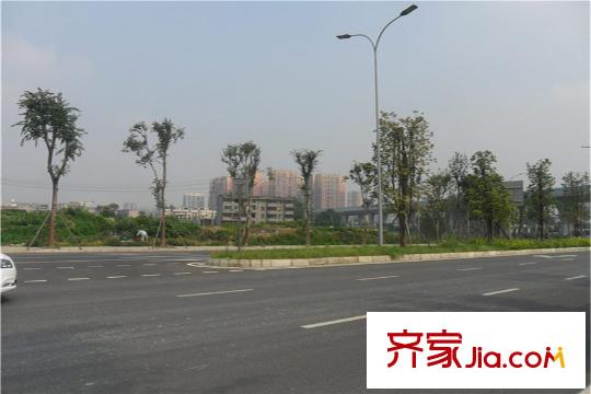 藍(lán)光幸福滿庭寬闊的馬路