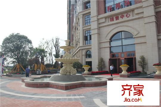 格林城售樓部門口噴泉（2015-10-21）
