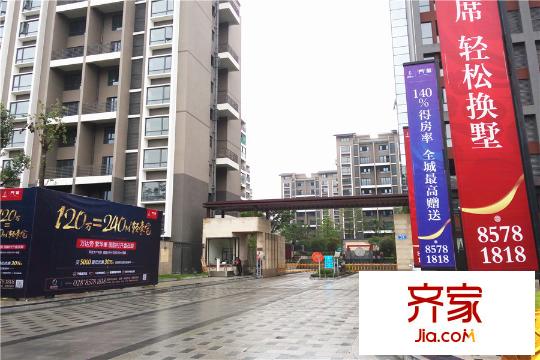 成都國韻村項目門口實景（2015.09.10）