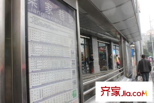 瑞升城北橡樹林附近公交站臺