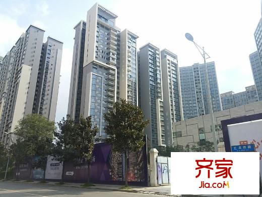 吉寶凌云峰閣項(xiàng)目西北角實(shí)景（2015-11-1）
