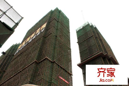潤富國際花園施工中的樓棟近拍（2015-12-11）