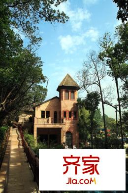 山頂上小區(qū)內(nèi)步道和建筑實景