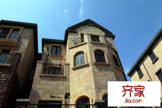 山頂上建筑外立面實(shí)景(2011.08)