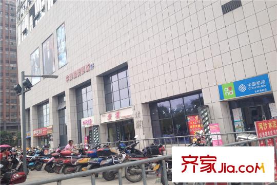 潤揚(yáng)雙鐵廣場百倫廣場側(cè)面