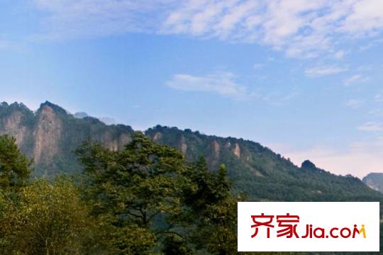 青城頂尚項(xiàng)目內(nèi)遠(yuǎn)眺風(fēng)景(2011.04)
