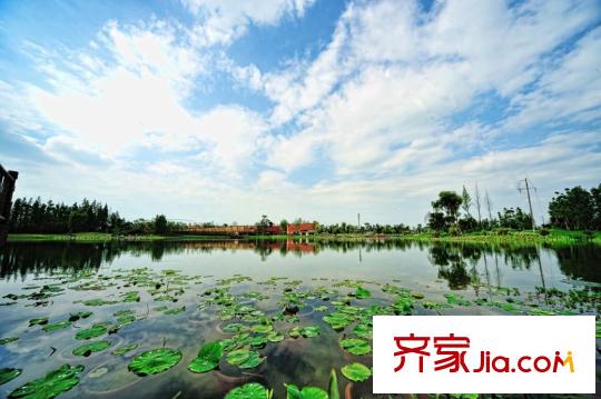 海航香頌湖國際社區(qū)會所外實景(2010-12)