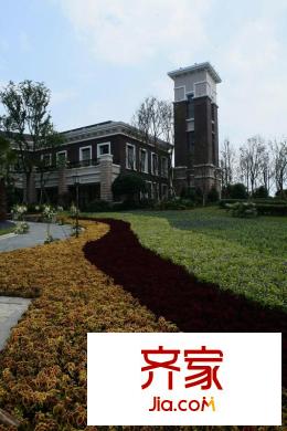 和泓半山會所前面綠化實(shí)景(2010-11)