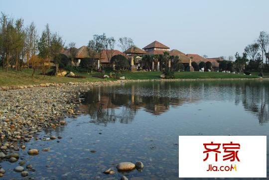 建發(fā)淺水灣會(huì)所外部實(shí)景(2010.12)