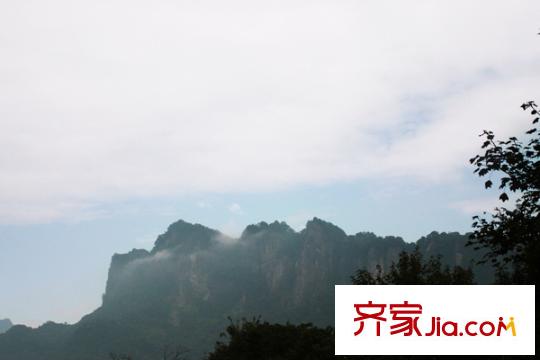 青城頂尚項(xiàng)目內(nèi)遠(yuǎn)眺風(fēng)景(2011.04)