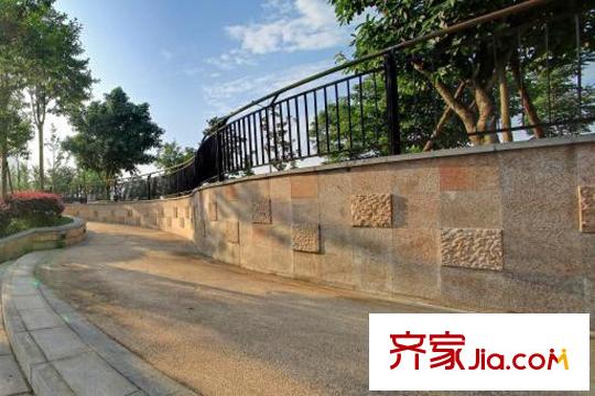 麓湖生態(tài)城沉香谷沿河風(fēng)景