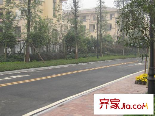 三盛翡儷山項目旁道路實景(2011.02)