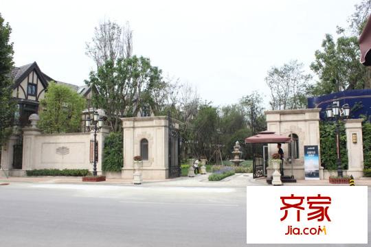 澤瑞西園項目大門實景（2015-11）