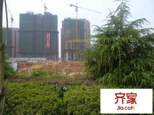 三一就此香寓已經(jīng)封頂?shù)臉亲?011.7.25）