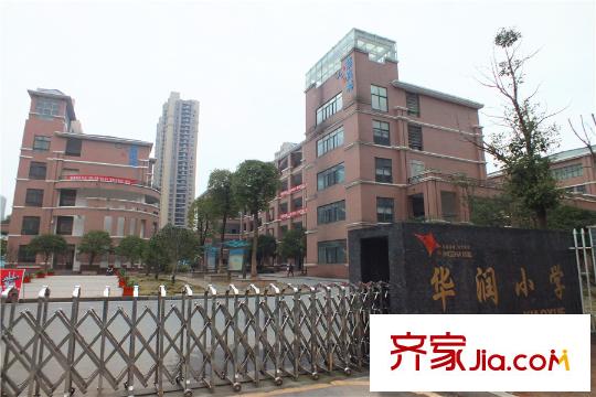 ?？怂股鐓^(qū)周邊華潤(rùn)小學(xué)教學(xué)樓