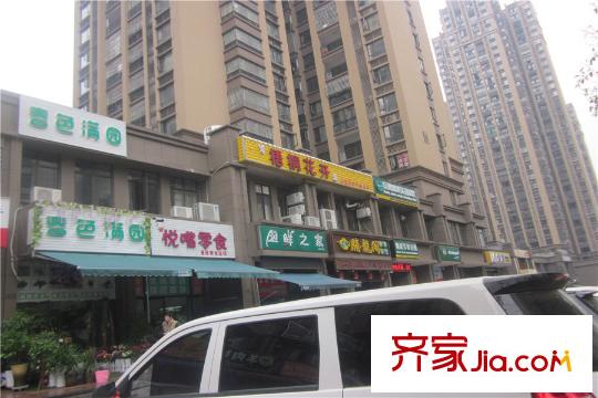 泊林晶城周邊零食店