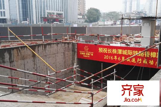 萬坤圖財富廣場項目廣場輕軌香樟路站入口工地（15.12.22）